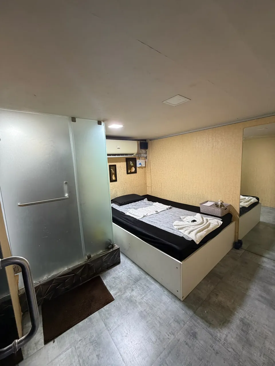 Private A/C massage room
